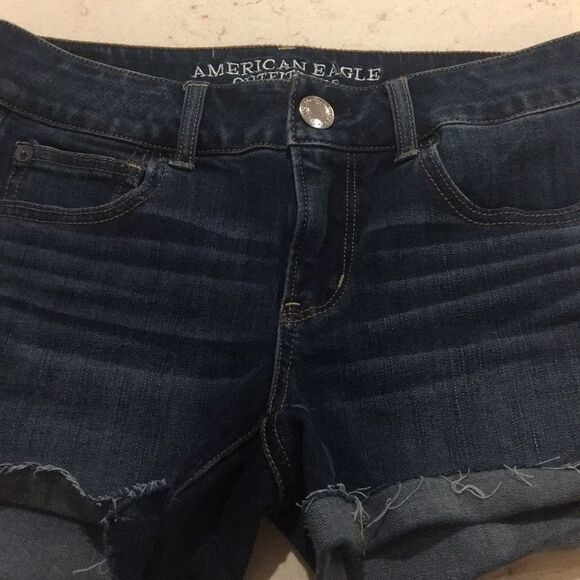 American Eagle shortie fray jean shorts SZ 2 - Picture 3 of 8
